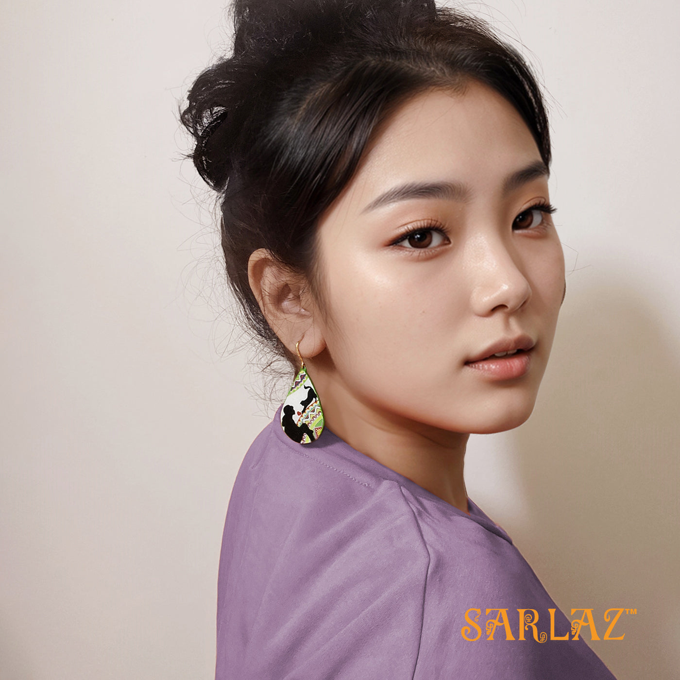 Willow bonding with girl - Cat earrings — Heart to heart theme jewellery