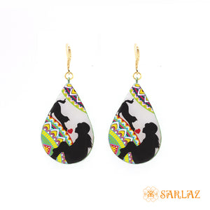 Willow bonding with girl - Cat earrings — Heart to heart theme jewellery